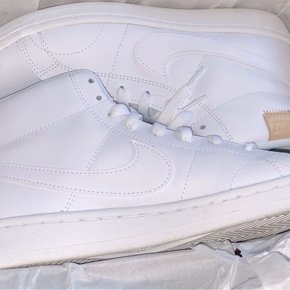 WMMS NIKE COURT ROYALE 2 MID like new - Picture 1 of 4